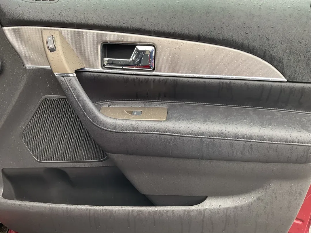 2013 Lincoln MKX Base (2LMDJ8JK8DB) with an Other engine, located at 1951 S Dayton Lakeview Rd., New Carlisle, OH, 45344, (937) 908-9800, 39.890999, -84.050255 - **Drive in Style and Comfort: 2013 Lincoln MKX at Advantage Car and Credit!**<br /> <br /> Are you ready to elevate your daily commute or weekend adventures? The 2013 Lincoln MKX is the perfect vehicle for those seeking luxury, reliability, and versatility. Whether you're a growing family looking fo - Photo#20