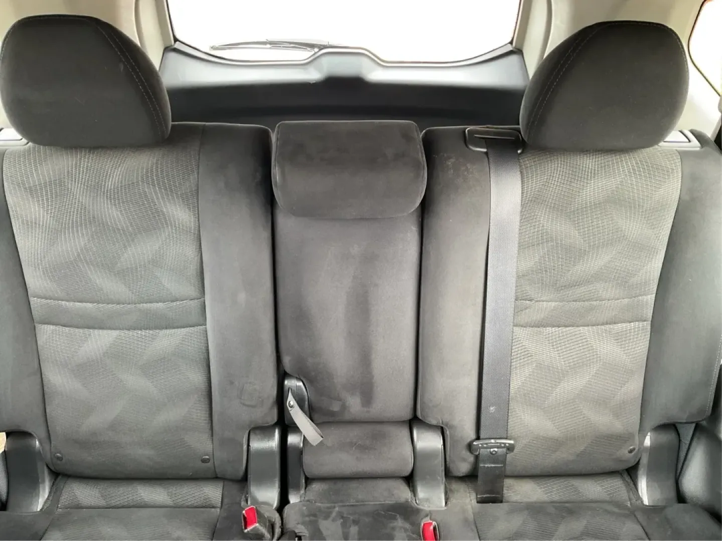 2015 Nissan Rogue SV (5N1AT2MV3FC) with an 2.5L I-4 DOHC engine, located at 1951 S Dayton Lakeview Rd., New Carlisle, OH, 45344, (937) 908-9800, 39.890999, -84.050255 - Are you in search of the perfect vehicle to elevate your family outings or weekend adventures? Look no further than this stunning 2015 Nissan Rogue SV, available now at Advantage Car and Credit in New Carlisle, OH. This versatile SUV is not just a means of transportation; it's a lifestyle companion - Photo#13