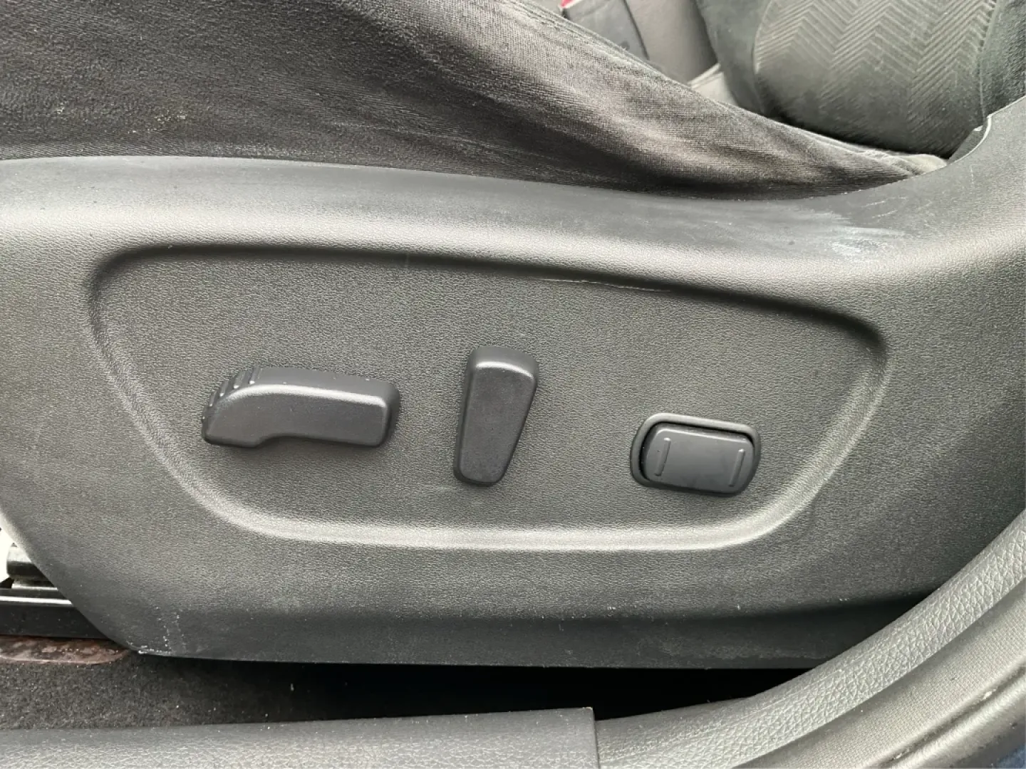 2015 Nissan Rogue SV (5N1AT2MV3FC) with an 2.5L I-4 DOHC engine, located at 1951 S Dayton Lakeview Rd., New Carlisle, OH, 45344, (937) 908-9800, 39.890999, -84.050255 - Are you in search of the perfect vehicle to elevate your family outings or weekend adventures? Look no further than this stunning 2015 Nissan Rogue SV, available now at Advantage Car and Credit in New Carlisle, OH. This versatile SUV is not just a means of transportation; it's a lifestyle companion - Photo#16