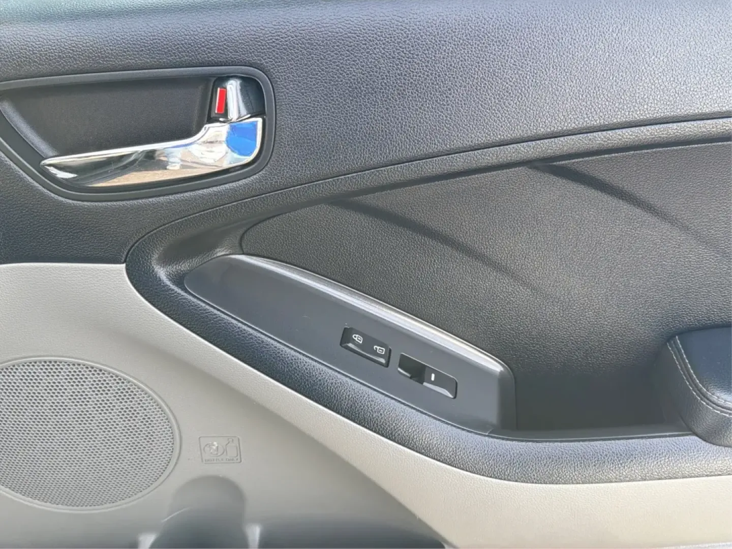 2015 Kia Forte LX (KNAFX4A67F5) with an 1.8L I-4 DOHC engine, located at 1099 N County Rd 25A , Troy, OH, 45373, (937) 908-9800, 40.057079, -84.212883 - Experience the perfect blend of style, comfort, and reliability with the 2015 Kia Forte LX, available now at Advantage Car and Credit in New Carlisle, OH. This sleek sedan is designed to elevate your daily commute and provide the ideal ride for weekend adventures, making it a versatile choice for ev - Photo#18