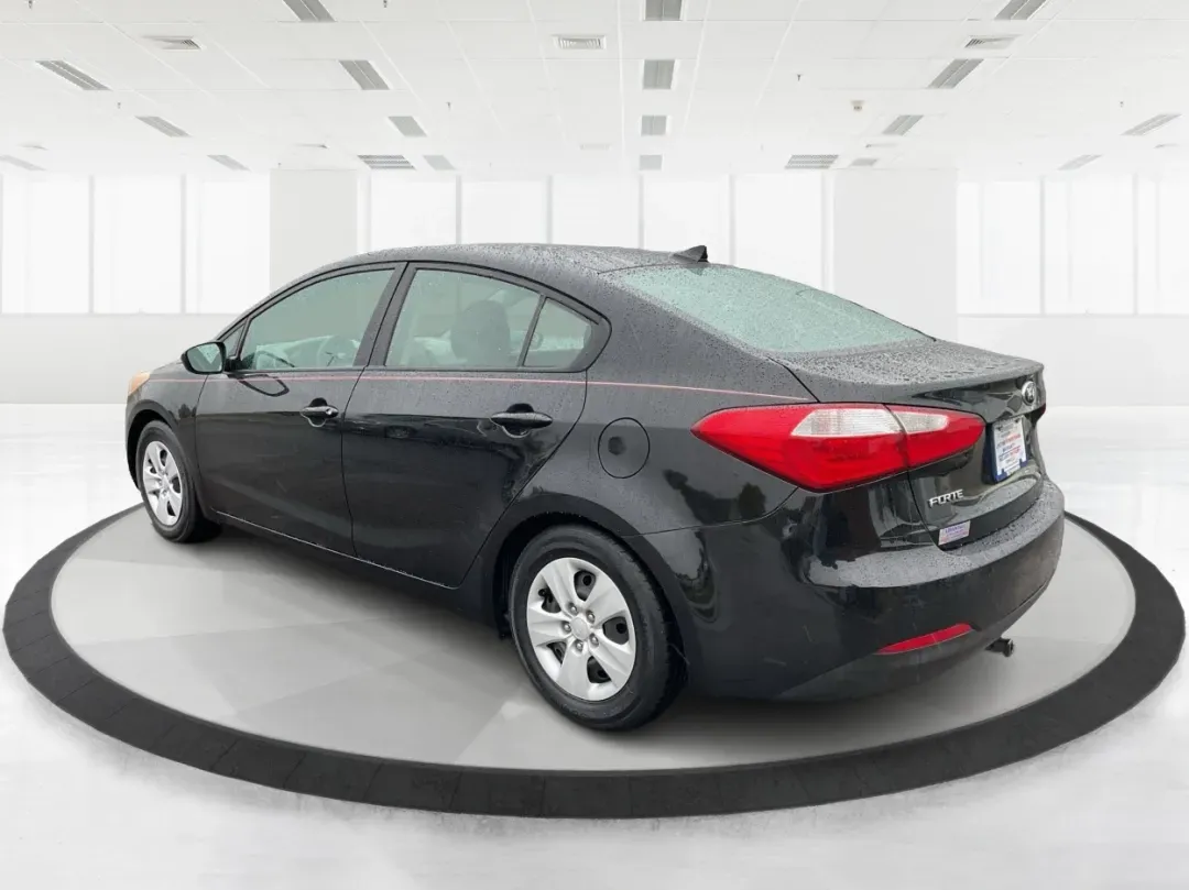 2016 Kia Forte LX (KNAFK4A68G5) with an 1.8L I-4 DOHC engine, located at 1184 Kauffman Ave, Fairborn, OH, 45324, (937) 908-9800, 39.807072, -84.030914 - **Discover Your Perfect Commuter Companion: 2016 Kia Forte LX at Advantage Car and Credit - Fairborn**<br /> <br /> Are you tired of the daily grind on public transportation or cramped rides with friends? Elevate your commuting experience with this stunning 2016 Kia Forte LX, designed to make every - Photo#4