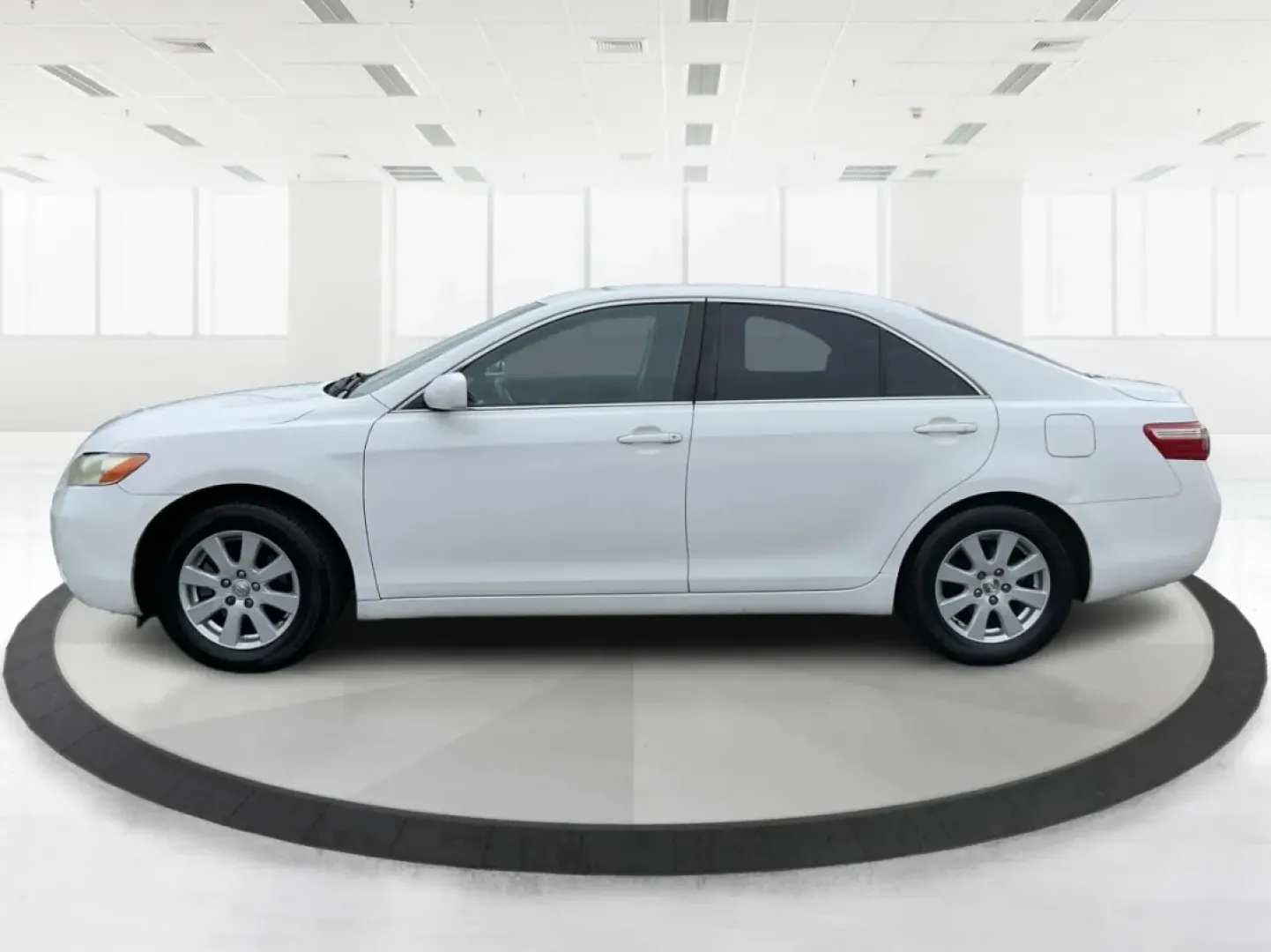 2008 Toyota Camry LE | SE | XLE (4T4BE46K18R) with an 2.4L I-4 DOHC engine, located at 401 Woodman Dr, Riverside, OH, 45431, (937) 908-9800, 39.760899, -84.123421 - Are you on the hunt for a reliable sedan that blends comfort and style with unbeatable affordability? Look no further! The 2008 Toyota Camry LE, available at Advantage Car and Credit in Riverside, OH, is the perfect vehicle for anyone seeking a dependable ride for daily commutes or family outings. W - Photo#5