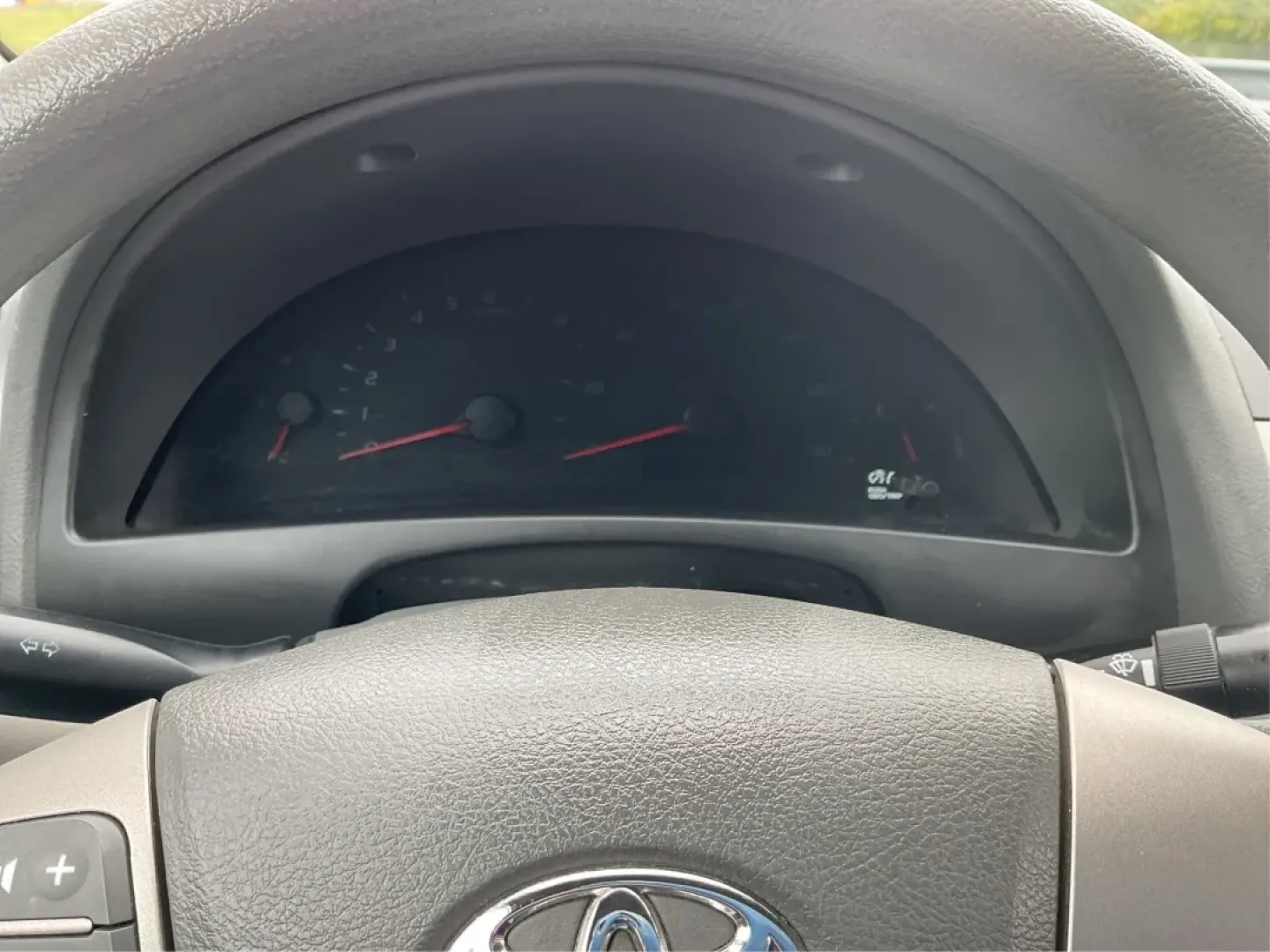 2008 Toyota Camry LE | SE | XLE (4T4BE46K18R) with an 2.4L I-4 DOHC engine, located at 401 Woodman Dr, Riverside, OH, 45431, (937) 908-9800, 39.760899, -84.123421 - Are you on the hunt for a reliable sedan that blends comfort and style with unbeatable affordability? Look no further! The 2008 Toyota Camry LE, available at Advantage Car and Credit in Riverside, OH, is the perfect vehicle for anyone seeking a dependable ride for daily commutes or family outings. W - Photo#15