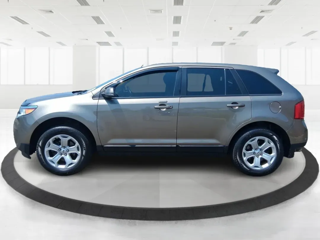 2014 Ford Edge SEL (2FMDK4JCXEB) with an 3.5L V-6 DOHC engine, located at 4508 South Dixie Dr, Moraine, OH, 45439, (937) 908-9800, 39.689976, -84.218452 - Are you searching for the perfect vehicle to elevate your family adventures or enhance your daily commute? Look no further! The 2014 Ford Edge SEL is designed to fit every aspect of your lifestyle, whether you're navigating busy city streets, embarking on weekend getaways, or simply running errands - Photo#5
