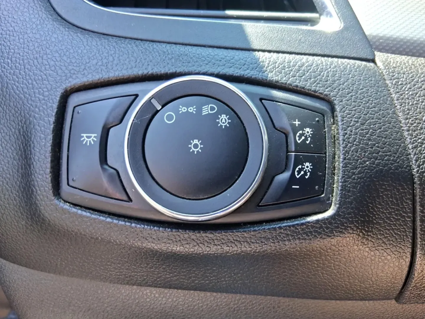 2014 Ford Edge SEL (2FMDK4JCXEB) with an 3.5L V-6 DOHC engine, located at 4508 South Dixie Dr, Moraine, OH, 45439, (937) 908-9800, 39.689976, -84.218452 - Are you searching for the perfect vehicle to elevate your family adventures or enhance your daily commute? Look no further! The 2014 Ford Edge SEL is designed to fit every aspect of your lifestyle, whether you're navigating busy city streets, embarking on weekend getaways, or simply running errands - Photo#17