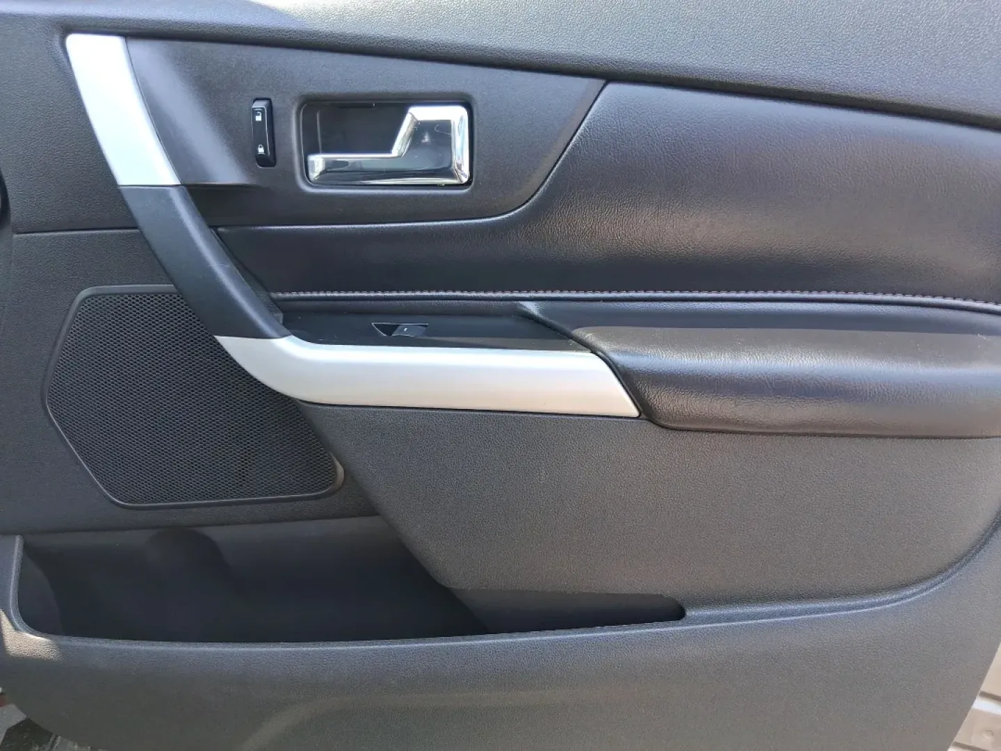 2014 Ford Edge SEL (2FMDK4JCXEB) with an 3.5L V-6 DOHC engine, located at 401 Woodman Dr, Riverside, OH, 45431, (937) 908-9800, 39.760899, -84.123421 - Are you searching for the perfect vehicle to elevate your family adventures or enhance your daily commute? Look no further! The 2014 Ford Edge SEL is designed to fit every aspect of your lifestyle, whether you're navigating busy city streets, embarking on weekend getaways, or simply running errands - Photo#20