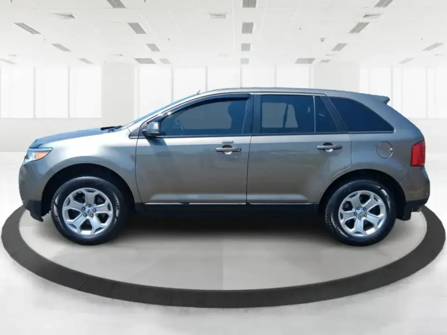 2014 Ford Edge SEL (2FMDK4JCXEB) with an 3.5L V-6 DOHC engine, 6-Speed Automatic transmission, located at 4508 South Dixie Dr, Moraine, OH, 45439, (937) 908-9800, 39.689976, -84.218452 - Are you searching for the perfect vehicle to elevate your family adventures or enhance your daily commute? Look no further! The 2014 Ford Edge SEL is designed to fit every aspect of your lifestyle, whether you're navigating busy city streets, embarking on weekend getaways, or simply running errands - Photo#5