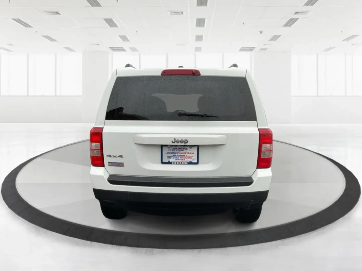 2016 Jeep Patriot Sport (1C4NJRBB5GD) with an 2.4L I-4 DOHC engine, located at 4508 South Dixie Dr, Moraine, OH, 45439, (937) 908-9800, 39.689976, -84.218452 - **Adventure Awaits with this 2016 Jeep Patriot Sport at Advantage Car and Credit - New Carlisle!**<br /> <br /> Are you ready to embrace the road less traveled? Whether you're planning weekend getaways with family or searching for the perfect commuter car that can handle a bit of adventure, this 201 - Photo#3