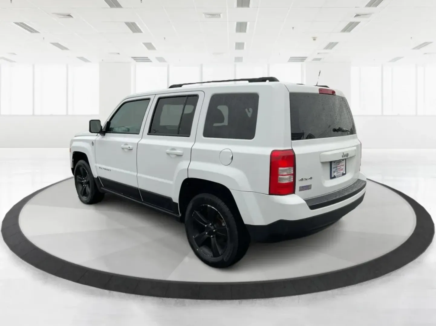 2016 Jeep Patriot Sport (1C4NJRBB5GD) with an 2.4L I-4 DOHC engine, located at 4508 South Dixie Dr, Moraine, OH, 45439, (937) 908-9800, 39.689976, -84.218452 - **Adventure Awaits with this 2016 Jeep Patriot Sport at Advantage Car and Credit - New Carlisle!**<br /> <br /> Are you ready to embrace the road less traveled? Whether you're planning weekend getaways with family or searching for the perfect commuter car that can handle a bit of adventure, this 201 - Photo#4