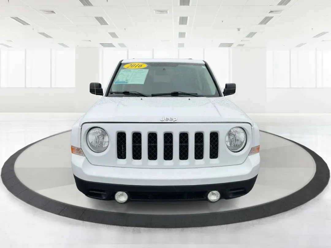 2016 Jeep Patriot Sport (1C4NJRBB5GD) with an 2.4L I-4 DOHC engine, Automatic transmission, located at 1230 East Main St, Xenia, OH, 45385, (937) 908-9800, 39.688026, -83.910172 - **Adventure Awaits with this 2016 Jeep Patriot Sport at Advantage Car and Credit - New Carlisle!**<br /> <br /> Are you ready to embrace the road less traveled? Whether you're planning weekend getaways with family or searching for the perfect commuter car that can handle a bit of adventure, this 201 - Photo#7