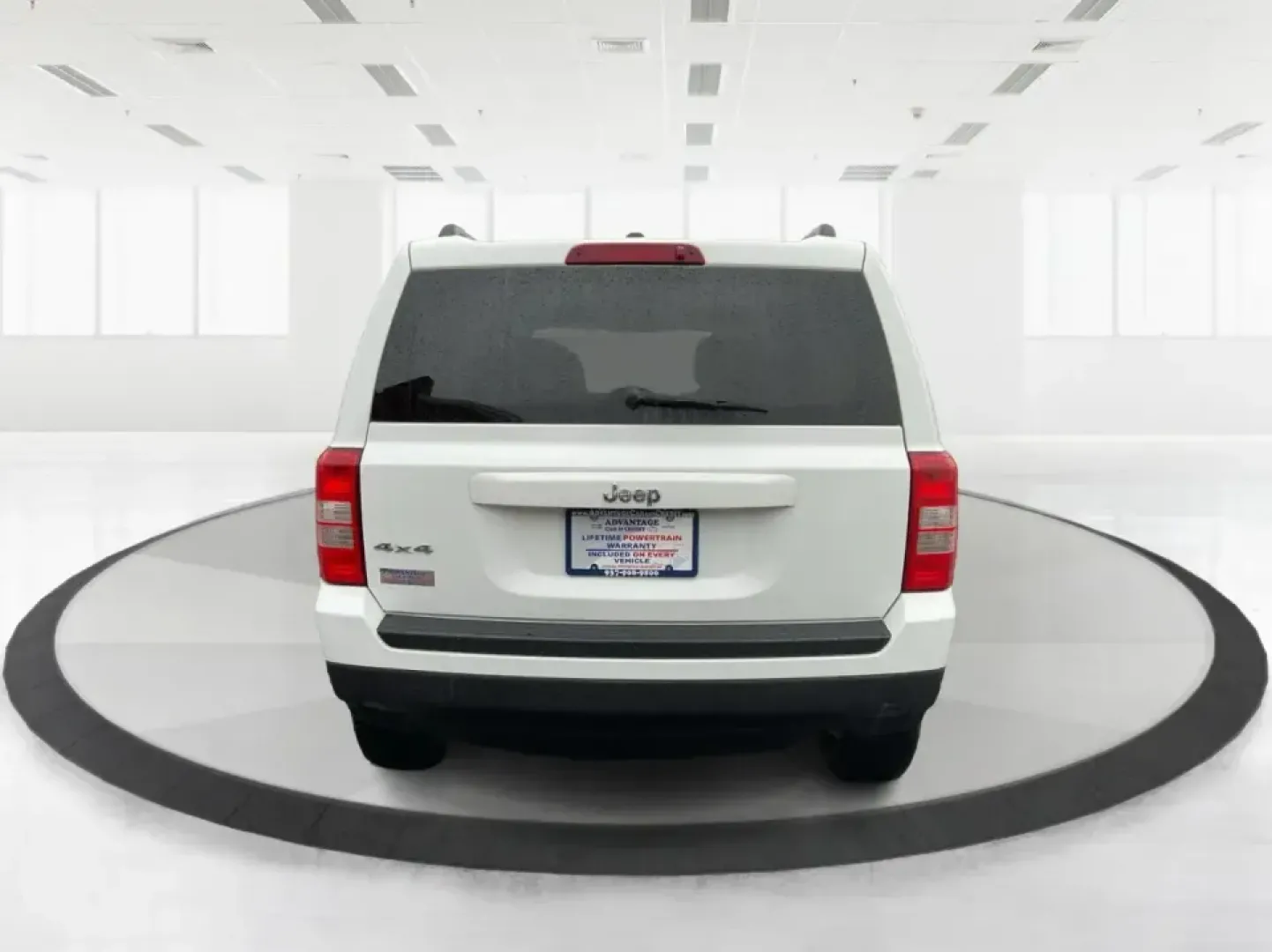 2016 Jeep Patriot Sport (1C4NJRBB5GD) with an 2.4L I-4 DOHC engine, Automatic transmission, located at 1230 East Main St, Xenia, OH, 45385, (937) 908-9800, 39.688026, -83.910172 - **Adventure Awaits with this 2016 Jeep Patriot Sport at Advantage Car and Credit - New Carlisle!**<br /> <br /> Are you ready to embrace the road less traveled? Whether you're planning weekend getaways with family or searching for the perfect commuter car that can handle a bit of adventure, this 201 - Photo#3