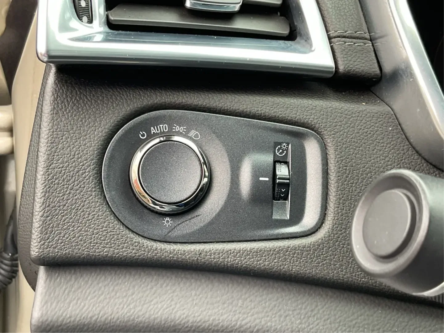 2015 Cadillac SRX Luxury Collection (3GYFNEE31FS) with an 3.6L V-6 gasoline direct injection engine, located at 1099 N County Rd 25A , Troy, OH, 45373, (937) 908-9800, 40.057079, -84.212883 - **Elevate Your Daily Drives and Weekend Adventures with a 2015 Cadillac SRX!**<br /> <br /> Are you ready to enhance your lifestyle with an SUV that balances luxury, capability, and comfort? Look no further than this stunning 2015 Cadillac SRX Luxury Collection, available now at Advantage Car and Cr - Photo#17