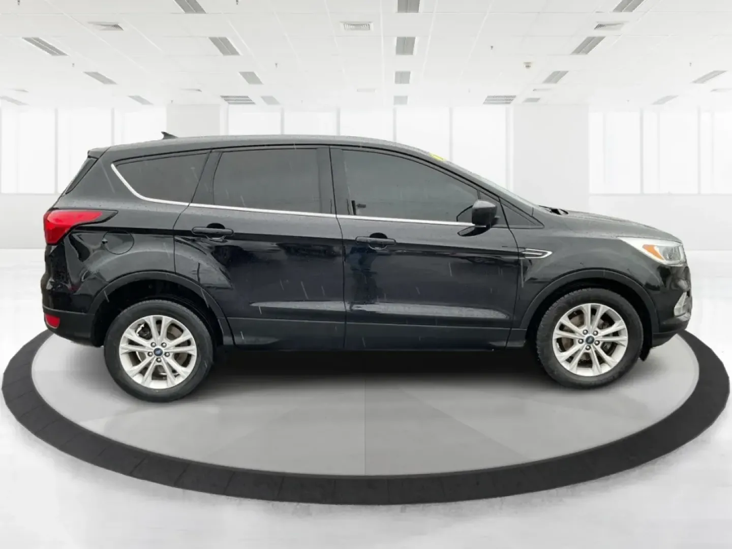 2019 Ford Escape SE (1FMCU0GD1KU) with an Other engine, located at 4508 South Dixie Dr, Moraine, OH, 45439, (937) 908-9800, 39.689976, -84.218452 - **Elevate Your Commute and Adventures with the 2019 Ford Escape SE at Advantage Car and Credit - Moraine!**<br /> <br /> Are you ready to enhance your daily commute or embark on memorable weekend adventures? Look no further than this stunning **2019 Ford Escape SE**, located at **Advantage Car and C - Photo#1