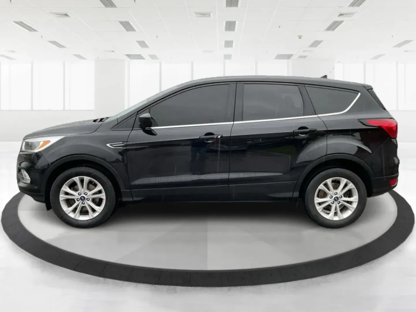 2019 Ford Escape SE (1FMCU0GD1KU) with an Other engine, located at 4508 South Dixie Dr, Moraine, OH, 45439, (937) 908-9800, 39.689976, -84.218452 - **Elevate Your Commute and Adventures with the 2019 Ford Escape SE at Advantage Car and Credit - Moraine!**<br /> <br /> Are you ready to enhance your daily commute or embark on memorable weekend adventures? Look no further than this stunning **2019 Ford Escape SE**, located at **Advantage Car and C - Photo#5