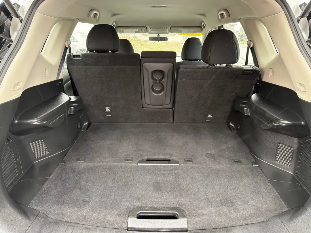 2017 Nissan Rogue S (JN8AT2MVXHW) with an 2.5L I-4 DOHC engine, located at 1230 East Main St, Xenia, OH, 45385, (937) 908-9800, 39.688026, -83.910172 - ### Adventure Awaits with the 2017 Nissan Rogue at Advantage Car and Credit - Piqua!<br /> <br /> Are you ready to elevate your family adventures, weekend getaways, or daily commutes? Discover the perfect blend of functionality and style in the 2017 Nissan Rogue, available now at Advantage Car and C - Photo#12