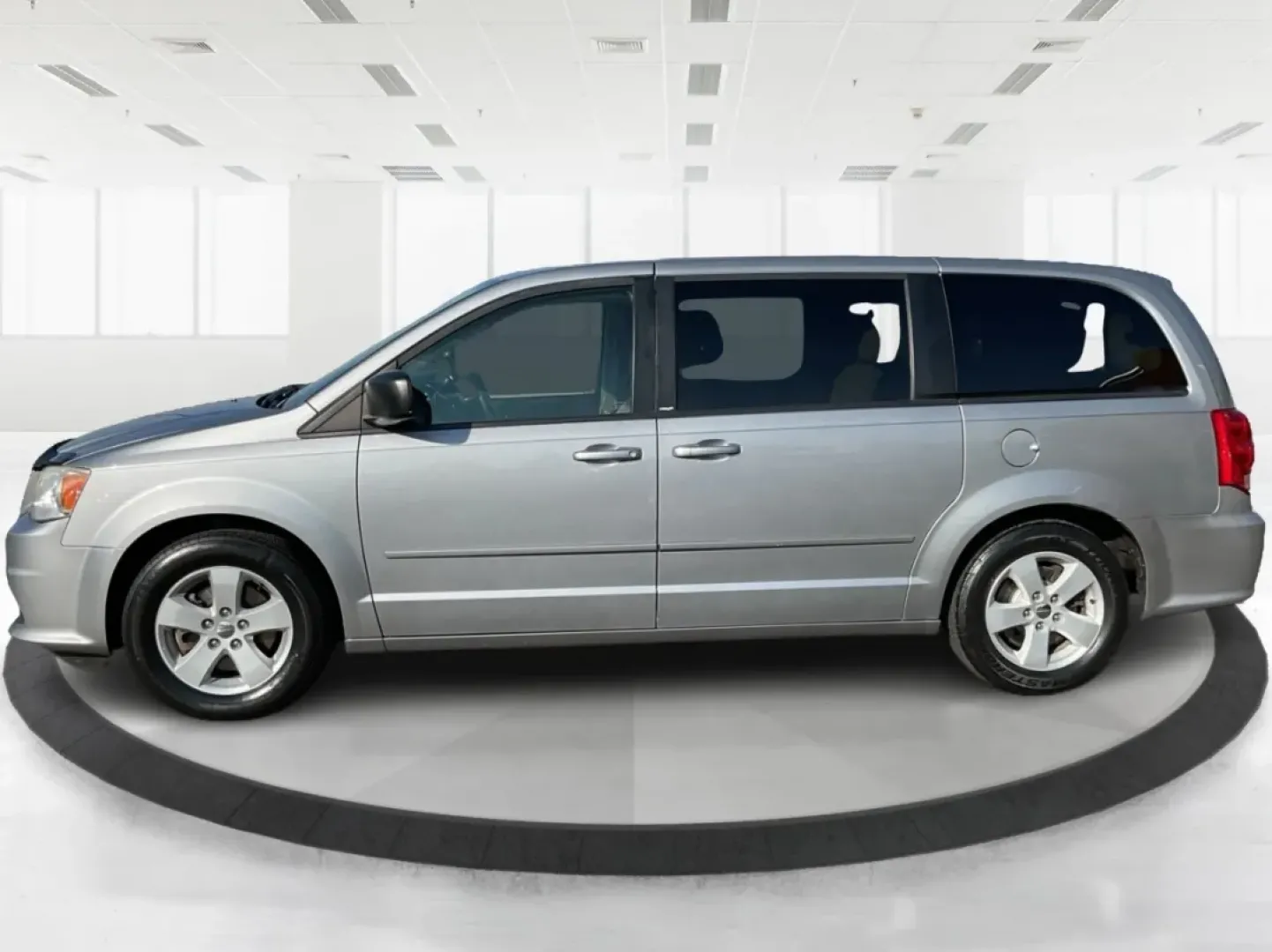 2013 Dodge Grand Caravan SE (2C4RDGBG5DR) with an Pentastar 3.6L V-6 DOHC engine, located at 401 Woodman Dr, Riverside, OH, 45431, (937) 908-9800, 39.760899, -84.123421 - **Explore the Open Road with Confidence: 2013 Dodge Grand Caravan SE at Advantage Car and Credit - Riverside**<br /> <br /> Are you ready to embrace the freedom of the open road with your family or enjoy weekend adventures with friends? The 2013 Dodge Grand Caravan SE is designed for those who value - Photo#5