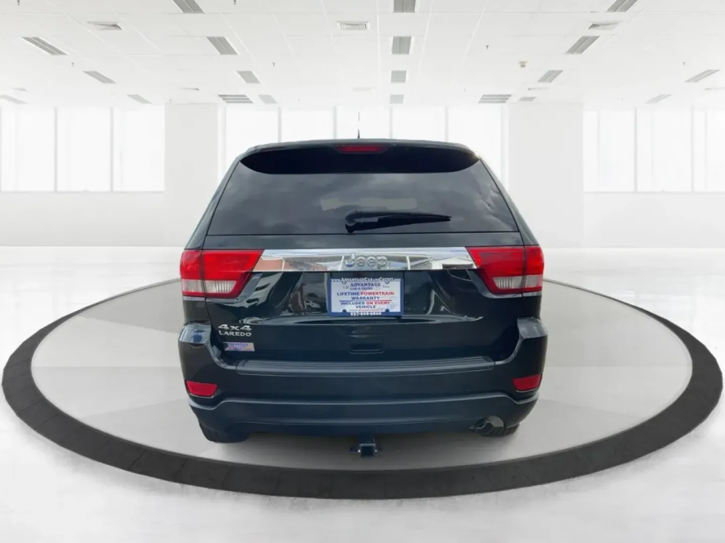 2012 Jeep Grand Cherokee Laredo (1C4RJFAG1CC) with an Other engine, located at 1230 East Main St, Xenia, OH, 45385, (937) 908-9800, 39.688026, -83.910172 - Are you ready to elevate your adventures with a rugged yet refined SUV? Look no further than this 2012 Jeep Grand Cherokee Laredo, now available at Advantage Car and Credit in Xenia, OH. This versatile vehicle is perfect for families embarking on weekend getaways, commuters tackling long drives, or - Photo#3