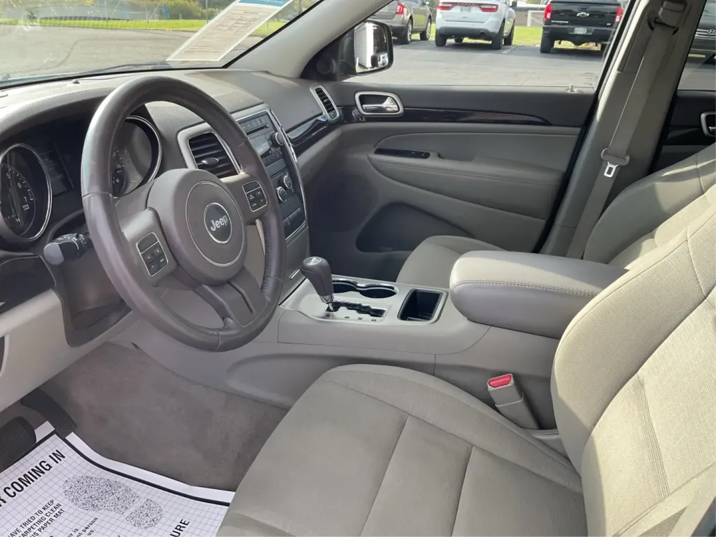 2012 Jeep Grand Cherokee Laredo (1C4RJFAG1CC) with an Other engine, located at 1230 East Main St, Xenia, OH, 45385, (937) 908-9800, 39.688026, -83.910172 - Are you ready to elevate your adventures with a rugged yet refined SUV? Look no further than this 2012 Jeep Grand Cherokee Laredo, now available at Advantage Car and Credit in Xenia, OH. This versatile vehicle is perfect for families embarking on weekend getaways, commuters tackling long drives, or - Photo#9