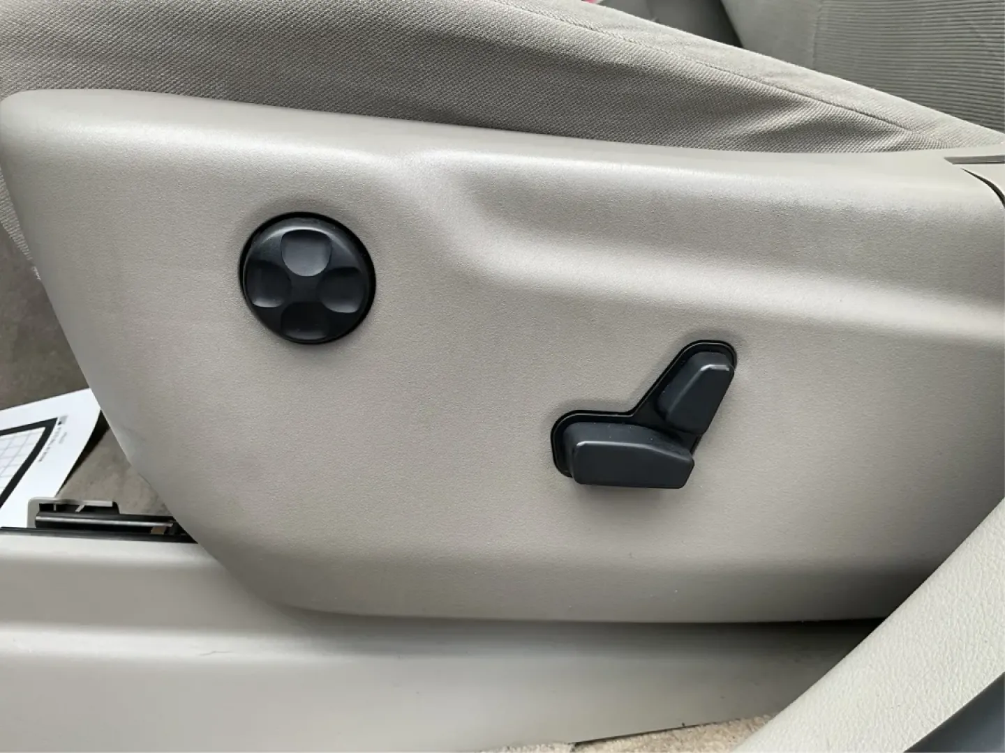 2012 Jeep Grand Cherokee Laredo (1C4RJFAG1CC) with an Other engine, located at 1230 East Main St, Xenia, OH, 45385, (937) 908-9800, 39.688026, -83.910172 - Are you ready to elevate your adventures with a rugged yet refined SUV? Look no further than this 2012 Jeep Grand Cherokee Laredo, now available at Advantage Car and Credit in Xenia, OH. This versatile vehicle is perfect for families embarking on weekend getaways, commuters tackling long drives, or - Photo#18