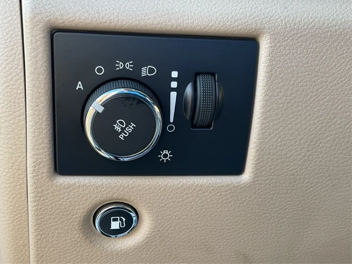 2014 Jeep Grand Cherokee Limited (1C4RJFBG8EC) with an Other engine, located at 1099 N County Rd 25A , Troy, OH, 45373, (937) 908-9800, 40.057079, -84.212883 - Are you ready to elevate your weekend adventures or transform your daily commute? Look no further! At Advantage Car and Credit in Troy, OH, we are excited to present this stunning 2014 Jeep Grand Cherokee Limited. This versatile SUV is not just a vehicle; it's a lifestyle enhancer, perfect for famil - Photo#17