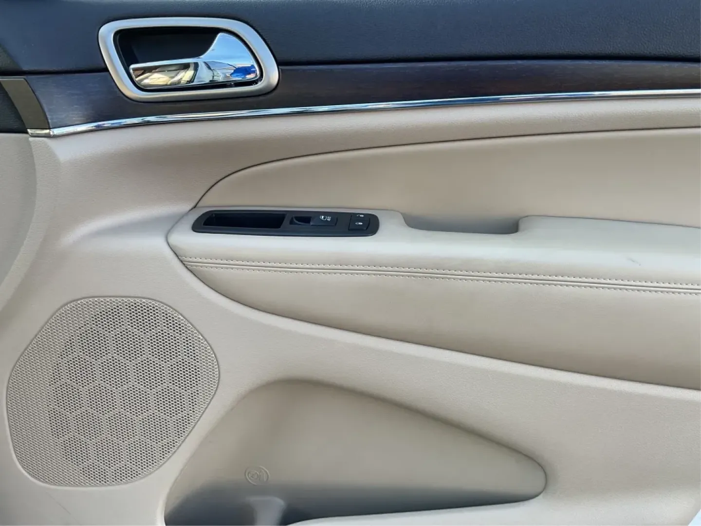 2014 Jeep Grand Cherokee Limited (1C4RJFBG8EC) with an Other engine, located at 1099 N County Rd 25A , Troy, OH, 45373, (937) 908-9800, 40.057079, -84.212883 - Are you ready to elevate your weekend adventures or transform your daily commute? Look no further! At Advantage Car and Credit in Troy, OH, we are excited to present this stunning 2014 Jeep Grand Cherokee Limited. This versatile SUV is not just a vehicle; it's a lifestyle enhancer, perfect for famil - Photo#20