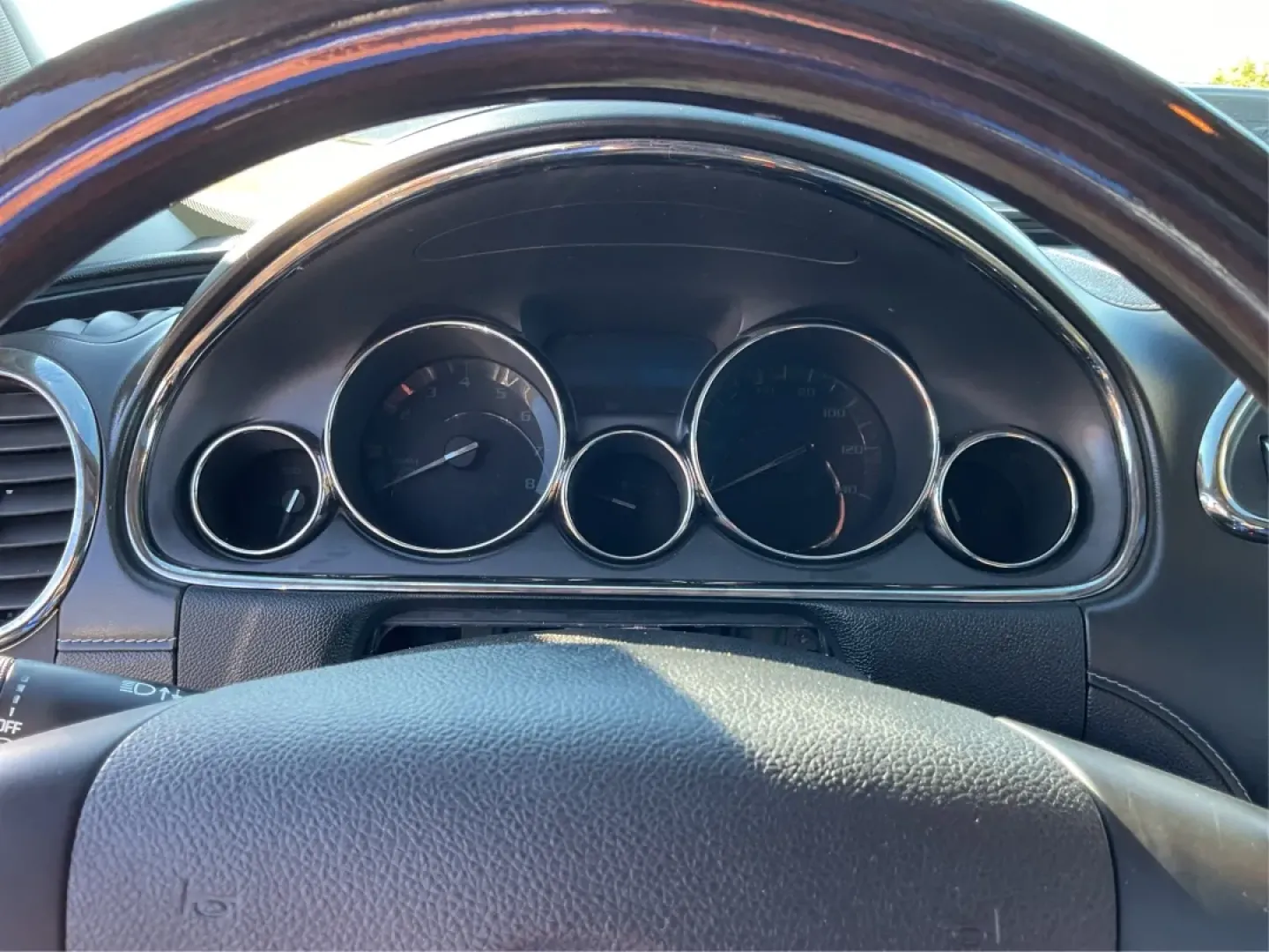 2015 Buick Enclave Leather (5GAKRBKD3FJ) with an 3.6L V-6 gasoline direct injection engine, located at 1230 East Main St, Xenia, OH, 45385, (937) 908-9800, 39.688026, -83.910172 - **Discover Your Next Adventure with the 2015 Buick Enclave at Advantage Car and Credit - Piqua!**<br /> <br /> Are you ready to elevate your family adventures or daily commutes? The 2015 Buick Enclave is the perfect vehicle for growing families and weekend explorers alike. With its spacious interior - Photo#14