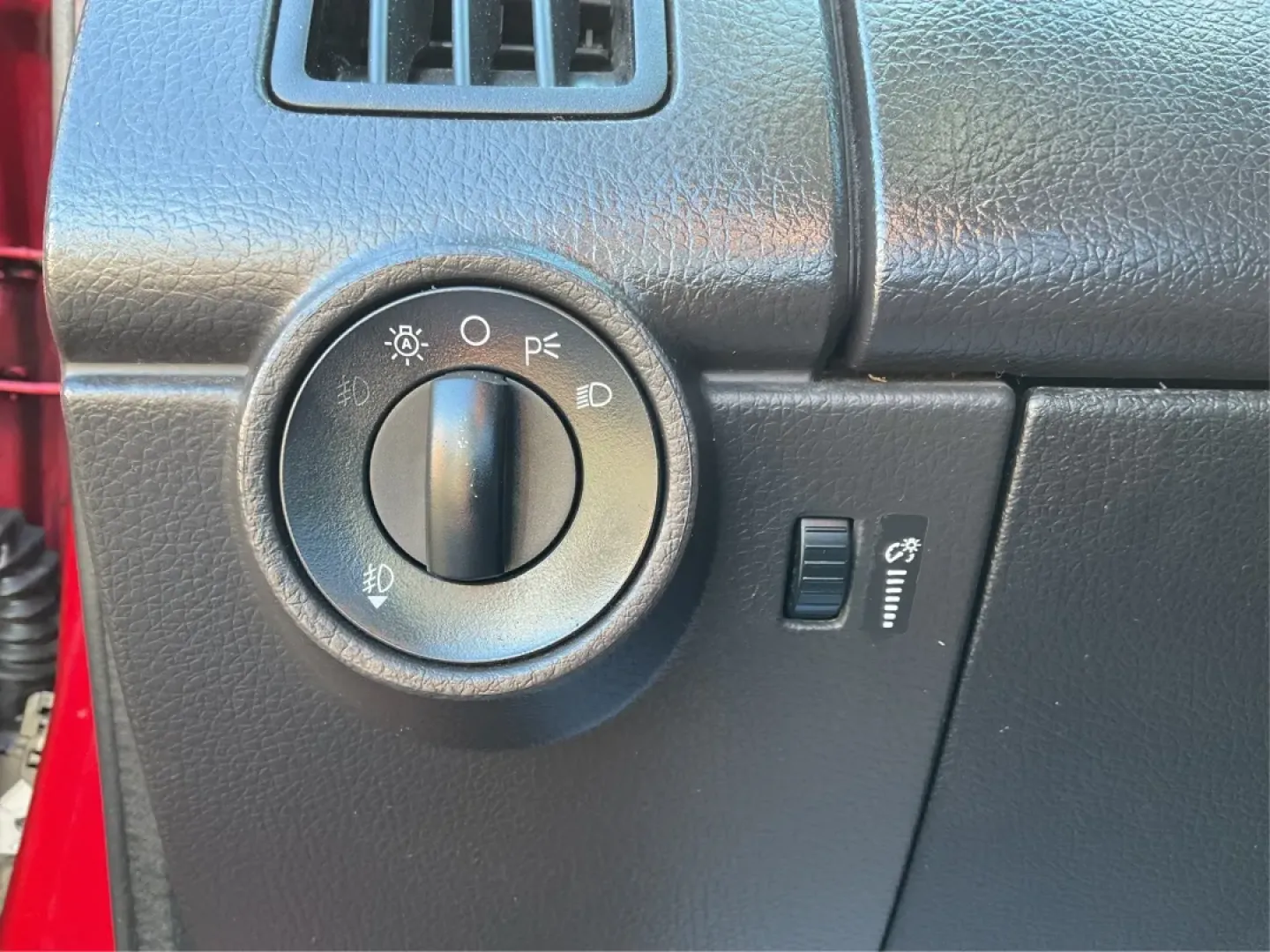 2010 Ford Edge SEL (2FMDK4JC1AB) with an Duratec 3.5L V-6 DOHC engine, located at 1230 East Main St, Xenia, OH, 45385, (937) 908-9800, 39.688026, -83.910172 - Are you in search of a family-friendly SUV that effortlessly combines style, comfort, and functionality? Look no further than this striking 2010 Ford Edge SEL at Advantage Car and Credit in Xenia, OH. Whether you're navigating daily commutes, planning weekend adventures with the family, or simply ru - Photo#17