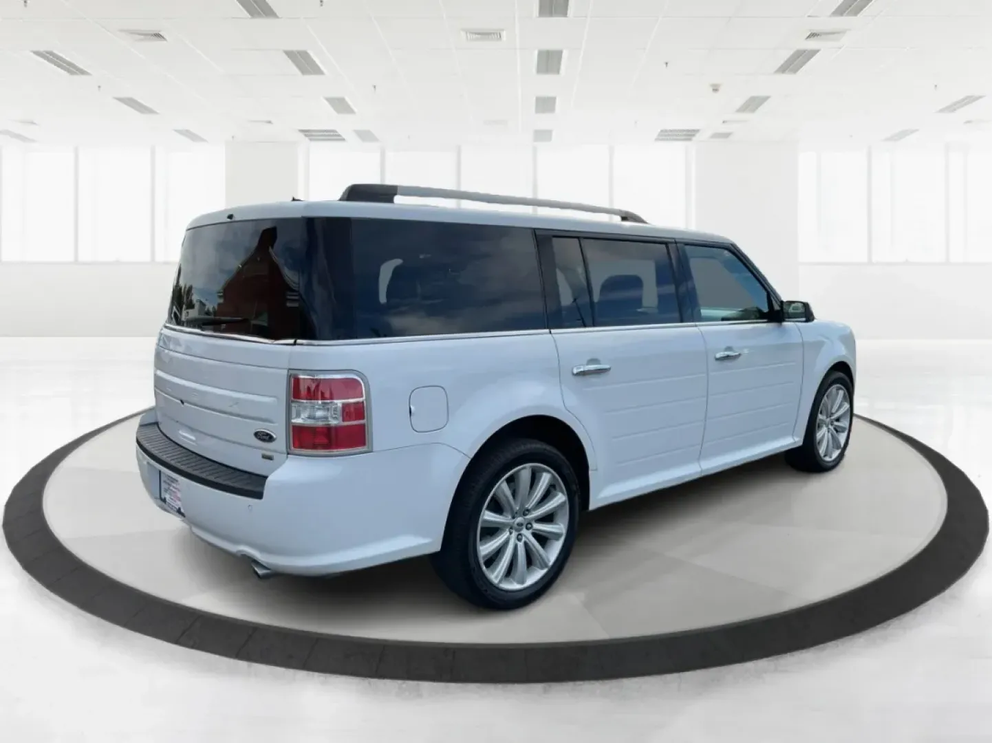 2015 Ford Flex SEL (2FMHK6C89FB) with an 3.5L V-6 DOHC engine, located at 4508 South Dixie Dr, Moraine, OH, 45439, (937) 908-9800, 39.689976, -84.218452 - 2015 Ford Flex SEL - Photo#2