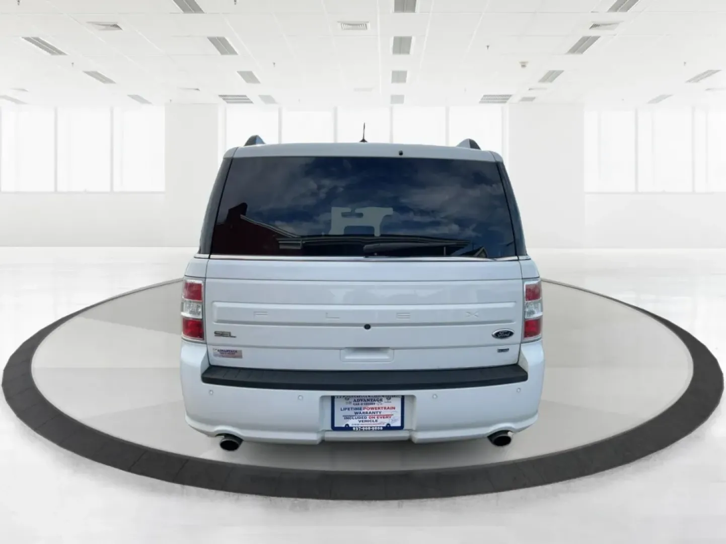 2015 Ford Flex SEL (2FMHK6C89FB) with an 3.5L V-6 DOHC engine, located at 4508 South Dixie Dr, Moraine, OH, 45439, (937) 908-9800, 39.689976, -84.218452 - 2015 Ford Flex SEL - Photo#3
