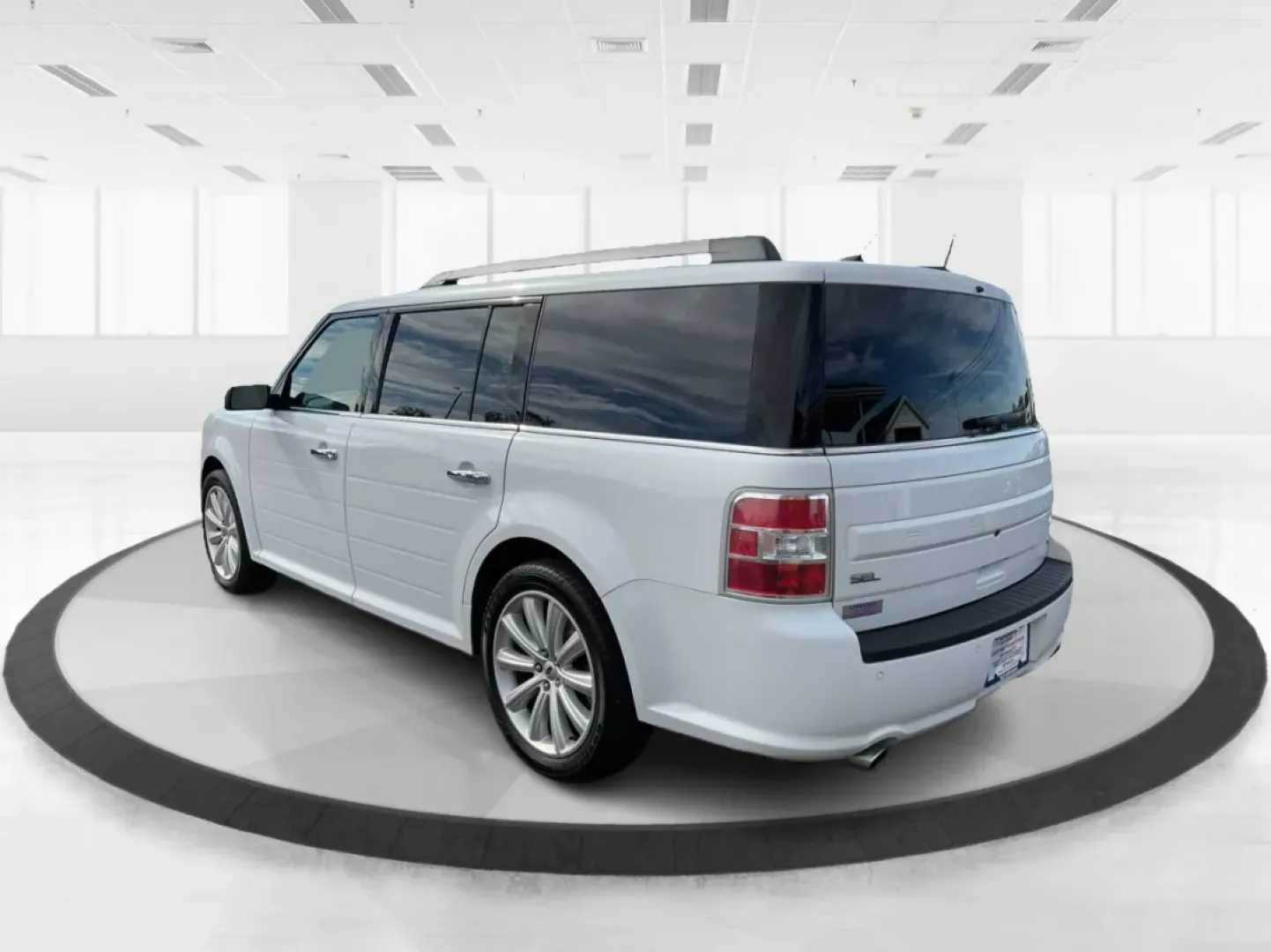 2015 Ford Flex SEL (2FMHK6C89FB) with an 3.5L V-6 DOHC engine, located at 4508 South Dixie Dr, Moraine, OH, 45439, (937) 908-9800, 39.689976, -84.218452 - 2015 Ford Flex SEL - Photo#4