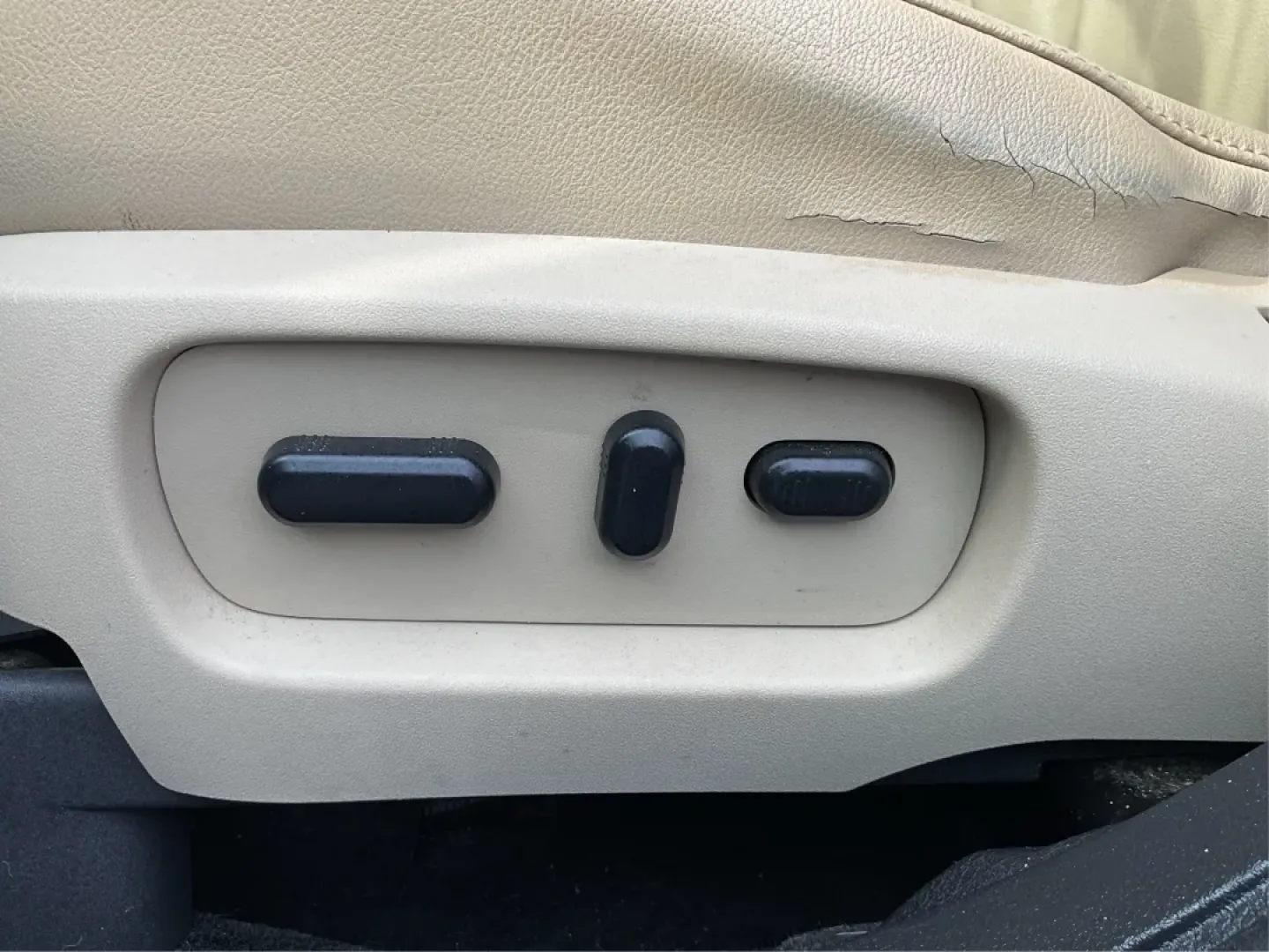 2015 Ford Flex SEL (2FMHK6C89FB) with an 3.5L V-6 DOHC engine, located at 4508 South Dixie Dr, Moraine, OH, 45439, (937) 908-9800, 39.689976, -84.218452 - 2015 Ford Flex SEL - Photo#18