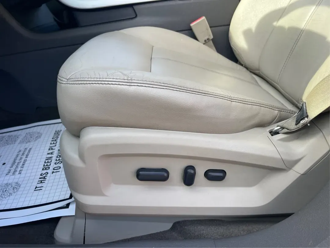 2013 Ford Edge Limited (2FMDK4KC5DB) with an 3.5L V-6 DOHC engine, located at 4508 South Dixie Dr, Moraine, OH, 45439, (937) 908-9800, 39.689976, -84.218452 - **Elevate Your Lifestyle with the 2013 Ford Edge Limited at Advantage Car and Credit - Moraine!**<br /> <br /> Are you searching for the perfect SUV that effortlessly blends comfort, functionality, and style? Look no further than the 2013 Ford Edge Limited, available now at Advantage Car and Credit - Photo#18