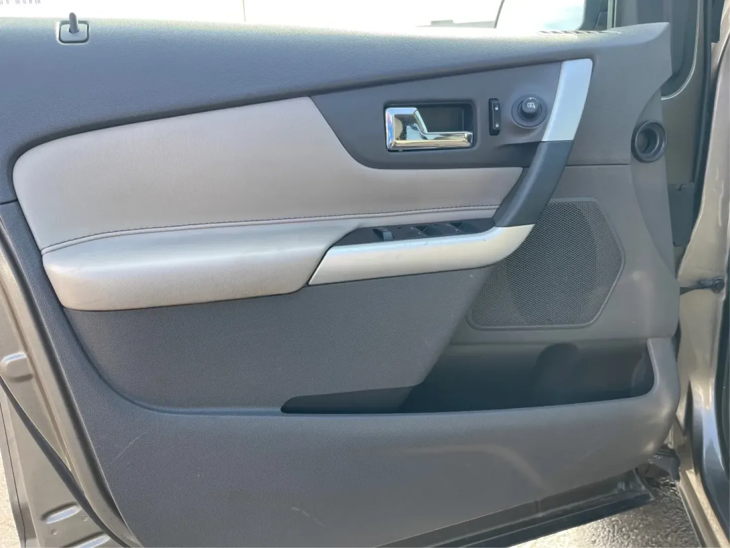 2013 Ford Edge Limited (2FMDK4KC5DB) with an 3.5L V-6 DOHC engine, located at 4508 South Dixie Dr, Moraine, OH, 45439, (937) 908-9800, 39.689976, -84.218452 - **Elevate Your Lifestyle with the 2013 Ford Edge Limited at Advantage Car and Credit - Moraine!**<br /> <br /> Are you searching for the perfect SUV that effortlessly blends comfort, functionality, and style? Look no further than the 2013 Ford Edge Limited, available now at Advantage Car and Credit - Photo#19