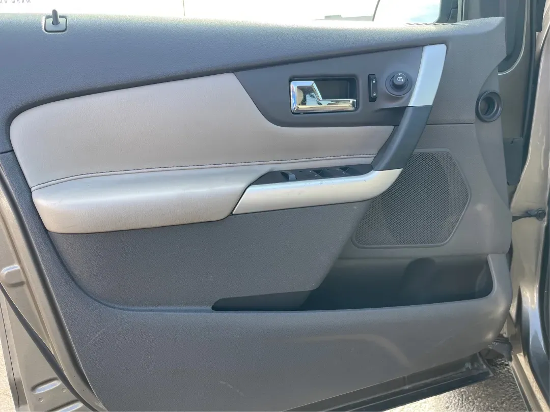 2013 Ford Edge Limited (2FMDK4KC5DB) with an 3.5L V-6 DOHC engine, located at 4508 South Dixie Dr, Moraine, OH, 45439, (937) 908-9800, 39.689976, -84.218452 - **Elevate Your Lifestyle with the 2013 Ford Edge Limited at Advantage Car and Credit - Moraine!**<br /> <br /> Are you searching for the perfect SUV that effortlessly blends comfort, functionality, and style? Look no further than the 2013 Ford Edge Limited, available now at Advantage Car and Credit - Photo#19