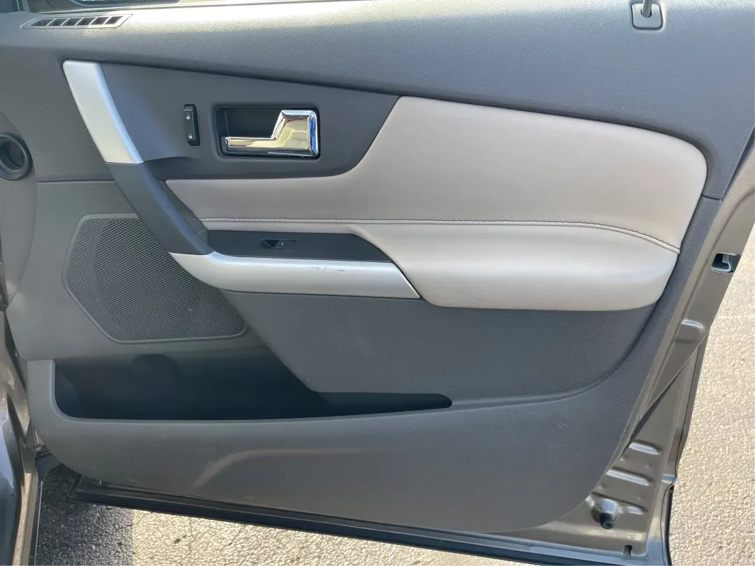 2013 Ford Edge Limited (2FMDK4KC5DB) with an 3.5L V-6 DOHC engine, located at 4508 South Dixie Dr, Moraine, OH, 45439, (937) 908-9800, 39.689976, -84.218452 - **Elevate Your Lifestyle with the 2013 Ford Edge Limited at Advantage Car and Credit - Moraine!**<br /> <br /> Are you searching for the perfect SUV that effortlessly blends comfort, functionality, and style? Look no further than the 2013 Ford Edge Limited, available now at Advantage Car and Credit - Photo#20