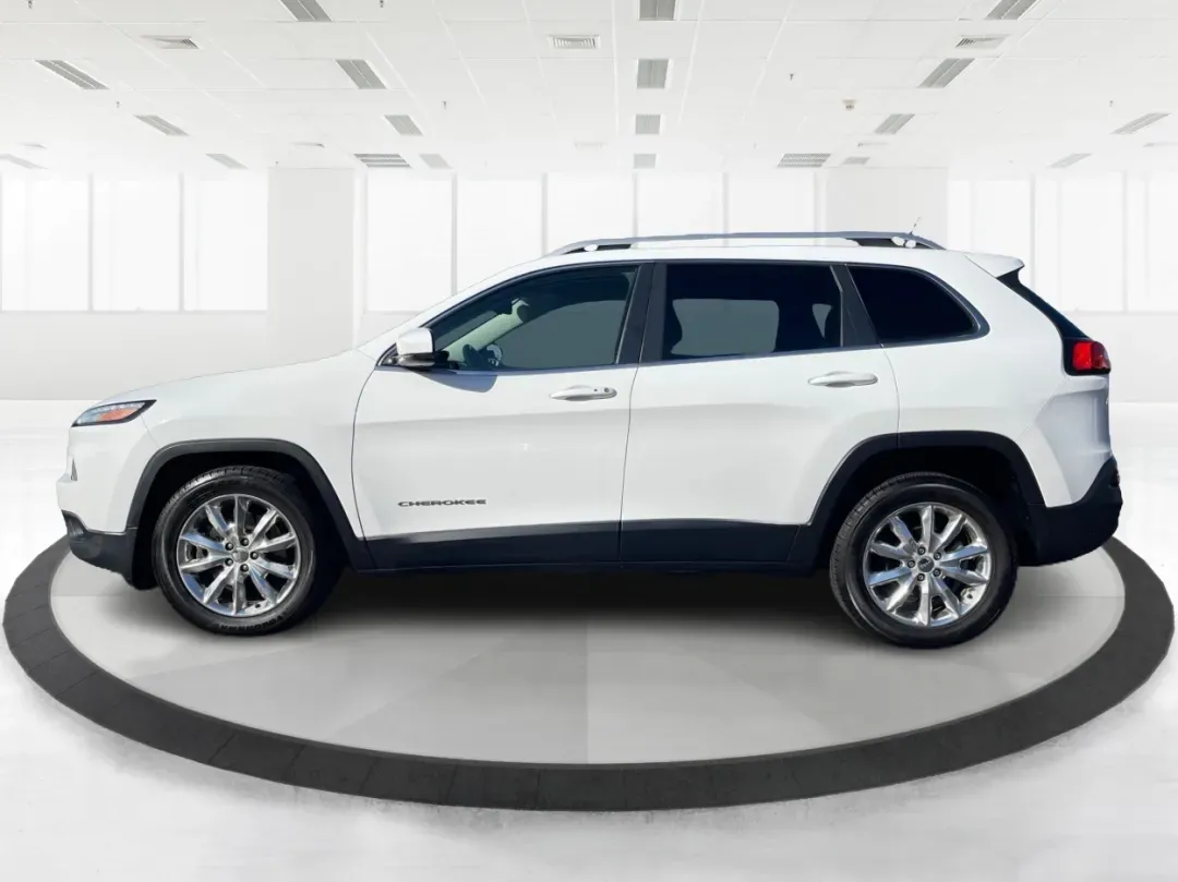 2014 Jeep Cherokee Limited (1C4PJLDB2EW) with an Other engine, located at 1230 East Main St, Xenia, OH, 45385, (937) 908-9800, 39.688026, -83.910172 - **Unleash Your Adventurous Spirit with the 2014 Jeep Cherokee Limited!**<br /> <br /> Are you ready to enhance your lifestyle with a vehicle that perfectly balances comfort, capability, and style? Look no further than the 2014 Jeep Cherokee Limited, available now at Advantage Car and Credit in Xenia - Photo#5