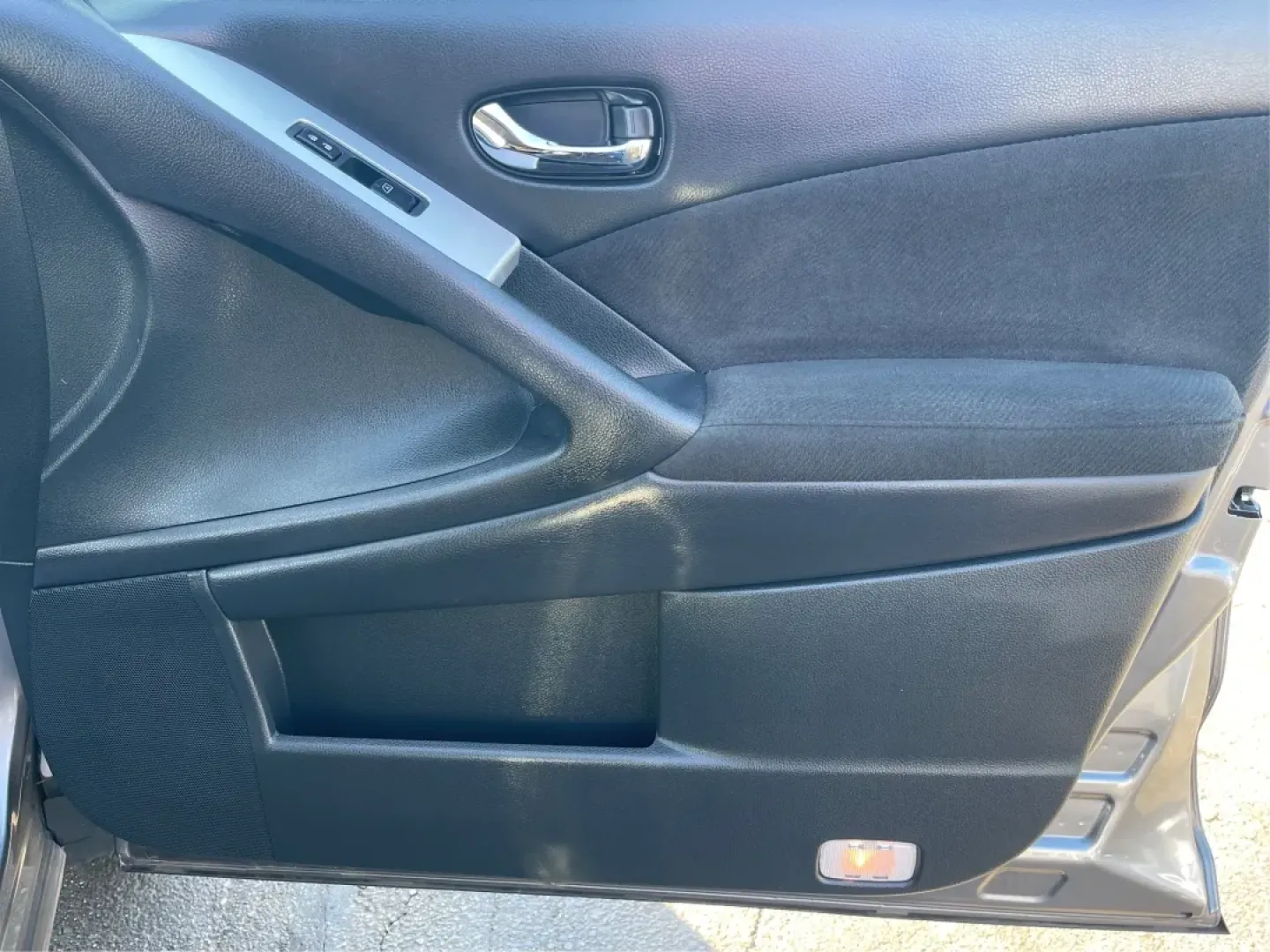 2013 Nissan Murano SV (JN8AZ1MW6DW) with an 3.5L V-6 DOHC engine, located at 401 Woodman Dr, Riverside, OH, 45431, (937) 908-9800, 39.760899, -84.123421 - **Discover the Perfect SUV for Weekend Adventures and Daily Commuting!**<br /> <br /> Are you searching for a reliable vehicle that effortlessly transitions from daily commutes to weekend getaways? Look no further than this stunning 2013 Nissan Murano SV, available now at Advantage Car and Credit - - Photo#20