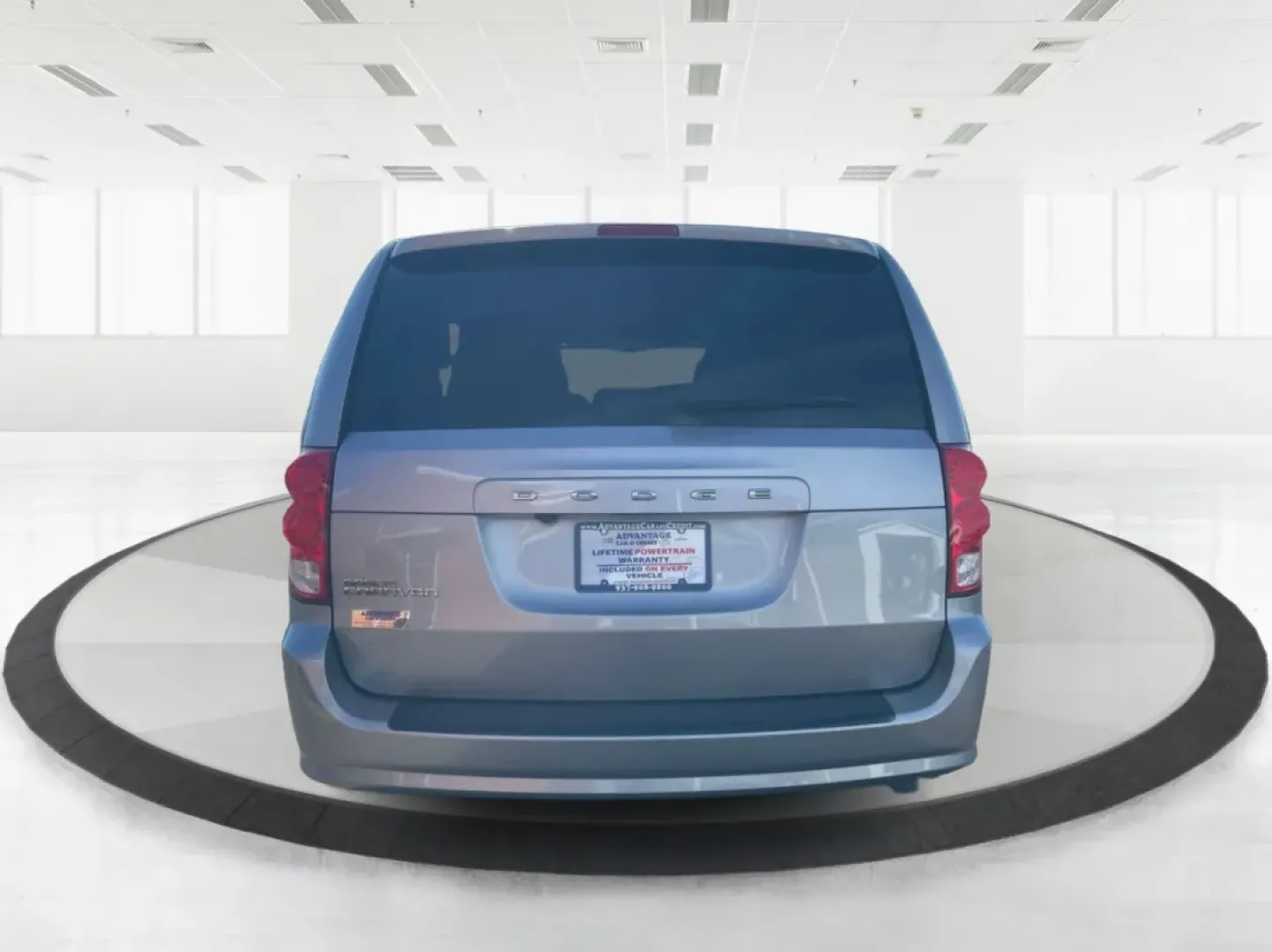 2017 Dodge Grand Caravan SE Plus (2C4RDGBGXHR) with an Pentastar 3.6L V-6 DOHC engine, located at 1230 East Main St, Xenia, OH, 45385, (937) 908-9800, 39.688026, -83.910172 - Are you ready to hit the road for family adventures or daily commutes? The 2017 Dodge Grand Caravan SE Plus is your ideal companion, blending comfort, versatility, and reliability in one stylish package. Perfect for growing families or anyone in need of a spacious ride, this passenger van is designe - Photo#3