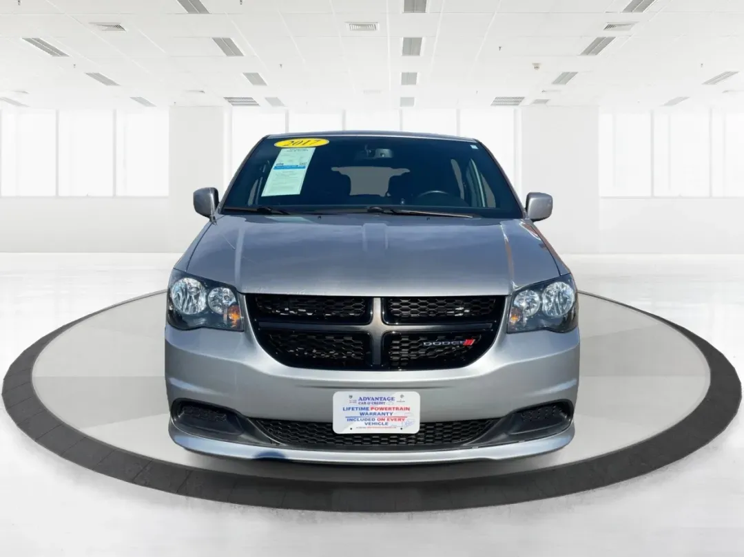 2017 Dodge Grand Caravan SE Plus (2C4RDGBGXHR) with an Pentastar 3.6L V-6 DOHC engine, located at 1230 East Main St, Xenia, OH, 45385, (937) 908-9800, 39.688026, -83.910172 - 2017 Dodge Grand Caravan SE Plus - Photo#7