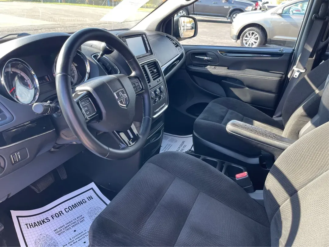 2017 Dodge Grand Caravan SE Plus (2C4RDGBGXHR) with an Pentastar 3.6L V-6 DOHC engine, located at 1230 East Main St, Xenia, OH, 45385, (937) 908-9800, 39.688026, -83.910172 - 2017 Dodge Grand Caravan SE Plus - Photo#9