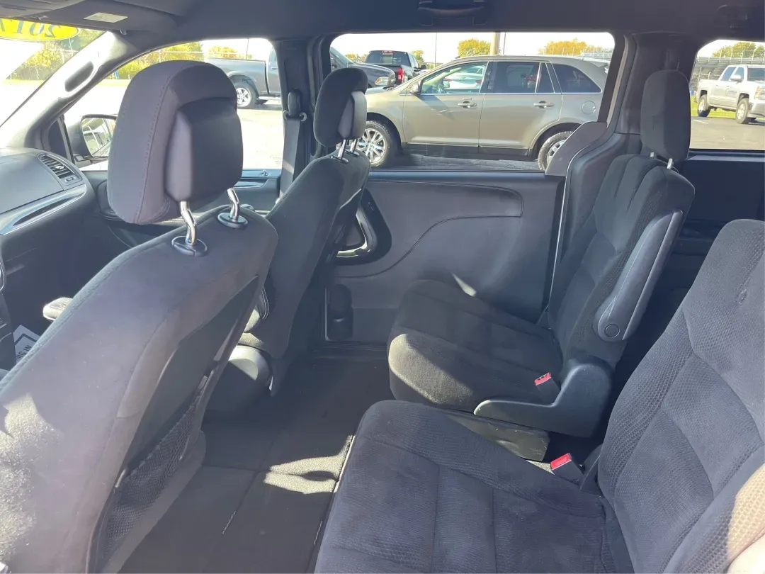 2017 Dodge Grand Caravan SE Plus (2C4RDGBGXHR) with an Pentastar 3.6L V-6 DOHC engine, located at 1230 East Main St, Xenia, OH, 45385, (937) 908-9800, 39.688026, -83.910172 - 2017 Dodge Grand Caravan SE Plus - Photo#10