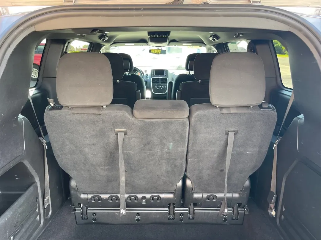 2017 Dodge Grand Caravan SE Plus (2C4RDGBGXHR) with an Pentastar 3.6L V-6 DOHC engine, located at 1230 East Main St, Xenia, OH, 45385, (937) 908-9800, 39.688026, -83.910172 - 2017 Dodge Grand Caravan SE Plus - Photo#12