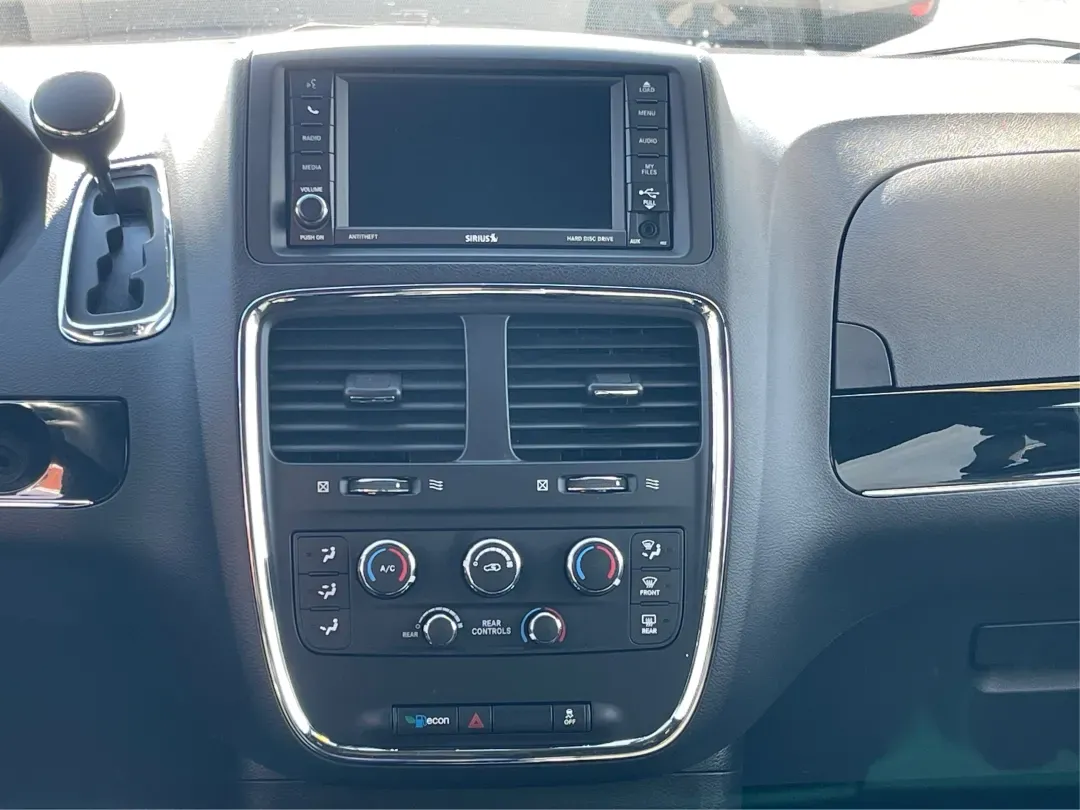 2017 Dodge Grand Caravan SE Plus (2C4RDGBGXHR) with an Pentastar 3.6L V-6 DOHC engine, located at 1230 East Main St, Xenia, OH, 45385, (937) 908-9800, 39.688026, -83.910172 - 2017 Dodge Grand Caravan SE Plus - Photo#13