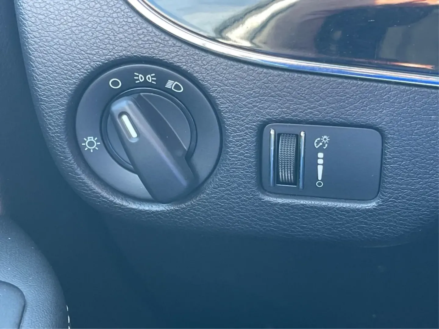 2017 Dodge Grand Caravan SE Plus (2C4RDGBGXHR) with an Pentastar 3.6L V-6 DOHC engine, located at 1230 East Main St, Xenia, OH, 45385, (937) 908-9800, 39.688026, -83.910172 - Are you ready to hit the road for family adventures or daily commutes? The 2017 Dodge Grand Caravan SE Plus is your ideal companion, blending comfort, versatility, and reliability in one stylish package. Perfect for growing families or anyone in need of a spacious ride, this passenger van is designe - Photo#17