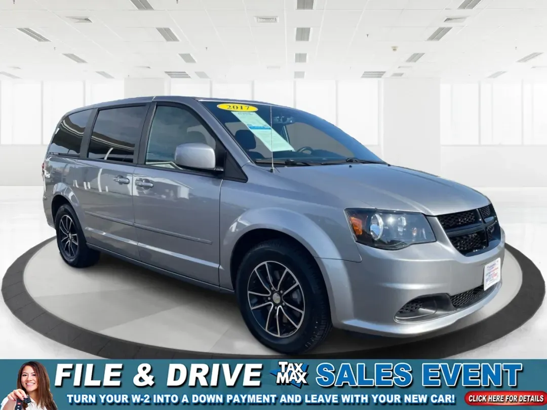 2017 Dodge Grand Caravan SE Plus (2C4RDGBGXHR) with an Pentastar 3.6L V-6 DOHC engine, located at 1230 East Main St, Xenia, OH, 45385, (937) 908-9800, 39.688026, -83.910172 - 2017 Dodge Grand Caravan SE Plus - Photo#0