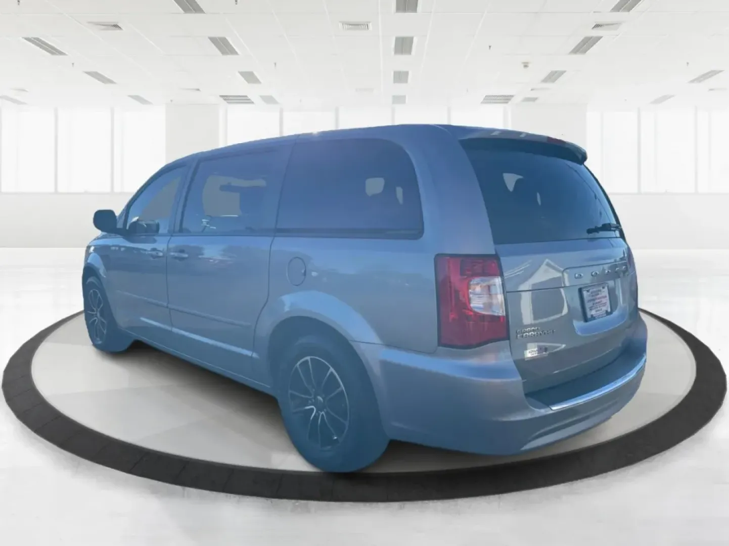 2016 Dodge Grand Caravan SE (2C4RDGBG0GR) with an Pentastar 3.6L V-6 DOHC engine, located at 1230 East Main St, Xenia, OH, 45385, (937) 908-9800, 39.688026, -83.910172 - **Experience the Freedom of Family Adventures with the 2016 Dodge Grand Caravan SE!** <br /> <br /> Are you in search of the perfect vehicle for family road trips, daily commutes, or weekend adventures? Look no further than the 2016 Dodge Grand Caravan SE, available at Advantage Car and Credit in X - Photo#4