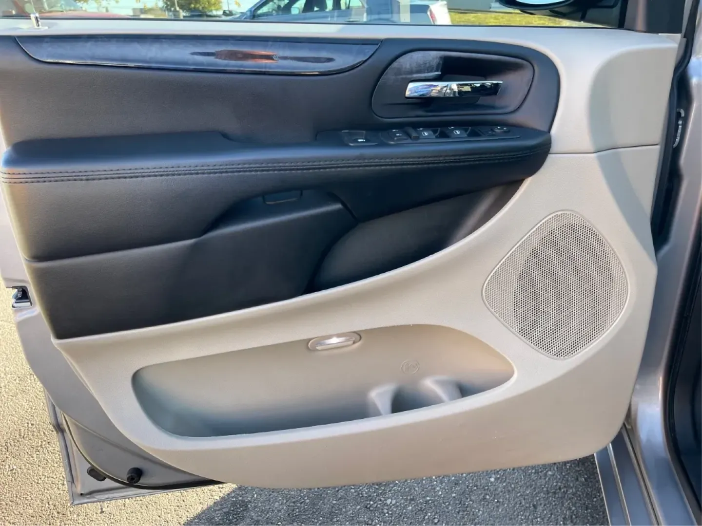 2016 Dodge Grand Caravan SE (2C4RDGBG0GR) with an Pentastar 3.6L V-6 DOHC engine, located at 1230 East Main St, Xenia, OH, 45385, (937) 908-9800, 39.688026, -83.910172 - **Experience the Freedom of Family Adventures with the 2016 Dodge Grand Caravan SE!** <br /> <br /> Are you in search of the perfect vehicle for family road trips, daily commutes, or weekend adventures? Look no further than the 2016 Dodge Grand Caravan SE, available at Advantage Car and Credit in X - Photo#19