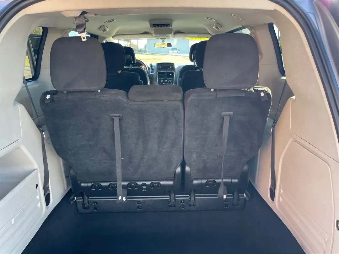 2016 Dodge Grand Caravan SE (2C4RDGBG0GR) with an Pentastar 3.6L V-6 DOHC engine, located at 1184 Kauffman Ave, Fairborn, OH, 45324, (937) 908-9800, 39.807072, -84.030914 - **Experience the Freedom of Family Adventures with the 2016 Dodge Grand Caravan SE!** <br /> <br /> Are you in search of the perfect vehicle for family road trips, daily commutes, or weekend adventures? Look no further than the 2016 Dodge Grand Caravan SE, available at Advantage Car and Credit in X - Photo#12