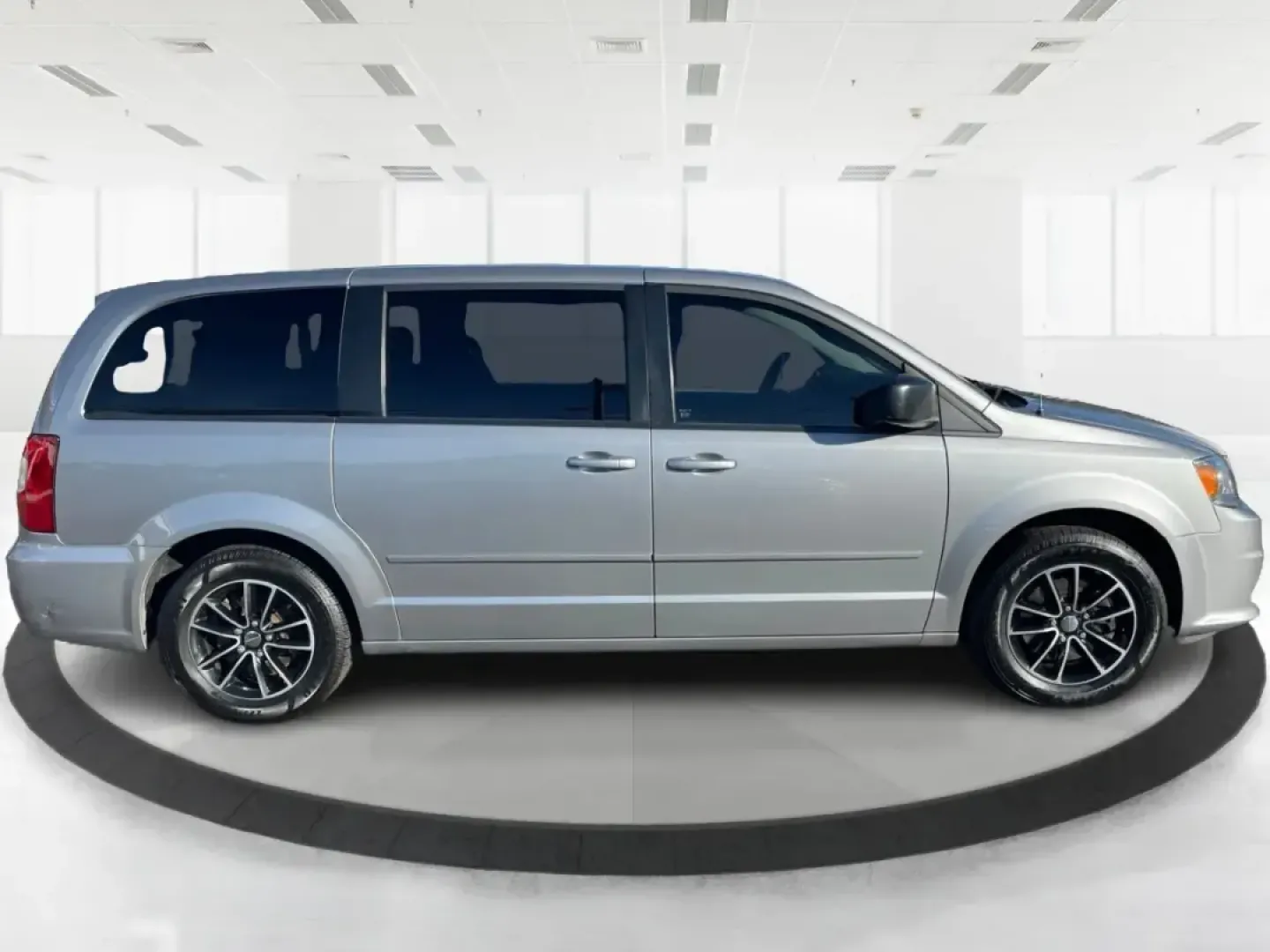 2016 Dodge Grand Caravan SE (2C4RDGBG0GR) with an Pentastar 3.6L V-6 DOHC engine, 6A transmission, located at 8750 N County Rd 25A, Piqua, OH, 45356, (937) 908-9800, 40.164391, -84.232513 - **Experience the Freedom of Family Adventures with the 2016 Dodge Grand Caravan SE!** <br /> <br /> Are you in search of the perfect vehicle for family road trips, daily commutes, or weekend adventures? Look no further than the 2016 Dodge Grand Caravan SE, available at Advantage Car and Credit in X - Photo#1