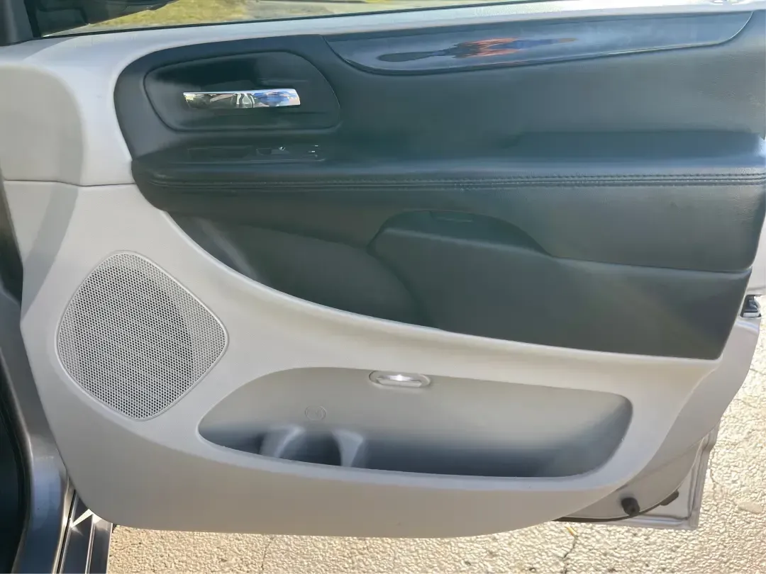 2016 Dodge Grand Caravan SE (2C4RDGBG0GR) with an Pentastar 3.6L V-6 DOHC engine, 6A transmission, located at 8750 N County Rd 25A, Piqua, OH, 45356, (937) 908-9800, 40.164391, -84.232513 - **Experience the Freedom of Family Adventures with the 2016 Dodge Grand Caravan SE!** <br /> <br /> Are you in search of the perfect vehicle for family road trips, daily commutes, or weekend adventures? Look no further than the 2016 Dodge Grand Caravan SE, available at Advantage Car and Credit in X - Photo#20